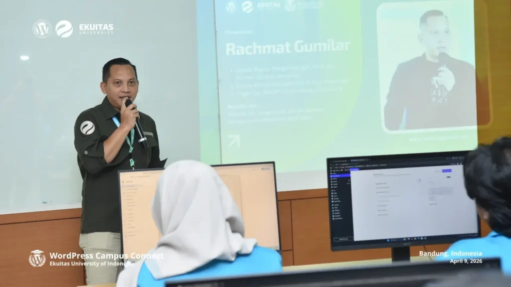 Mentor sedang memperkenalkan diri