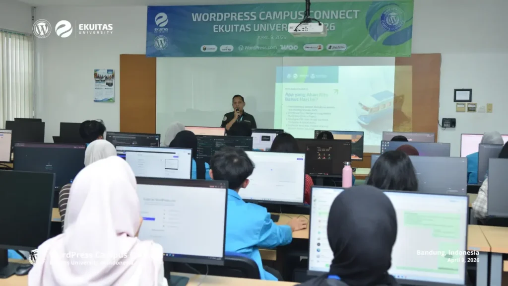 Mentor sedang menjelaskan poin-poin pembahasan sesi 3