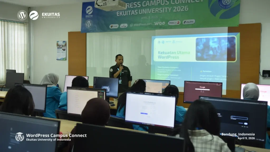 Mentor sedang menjelaskan kekuatan utama WordPress