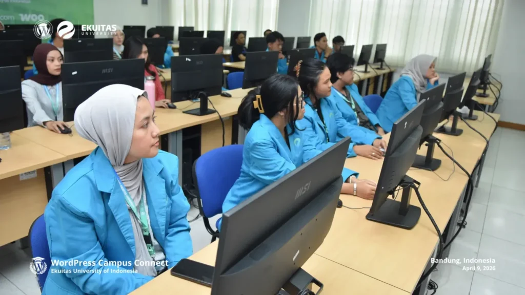 Peserta mahasiswa sedang memperhatikan materi yang disampaikan