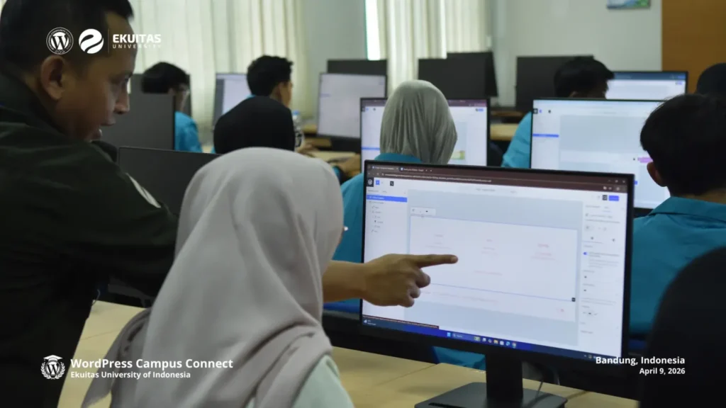 Mentor sedang memberikan arahan kepada peserta